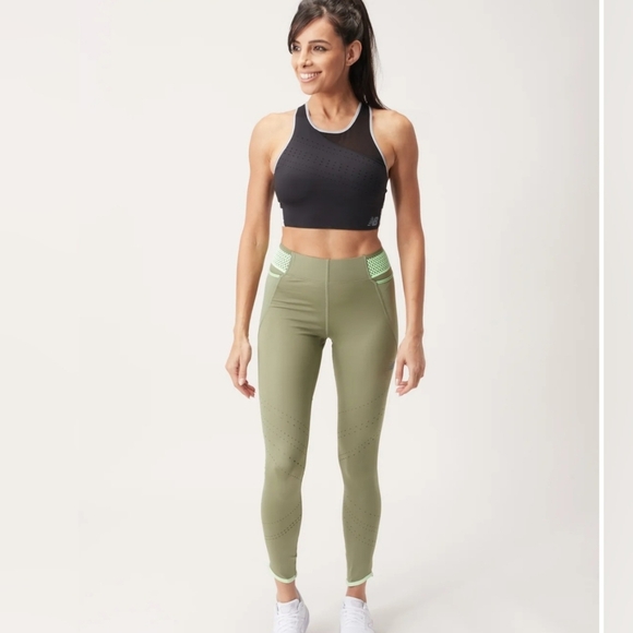 New Balance Women's Size Medium Black Q Speed Longline Sports Bra Vented Active - Picture 4 of 8